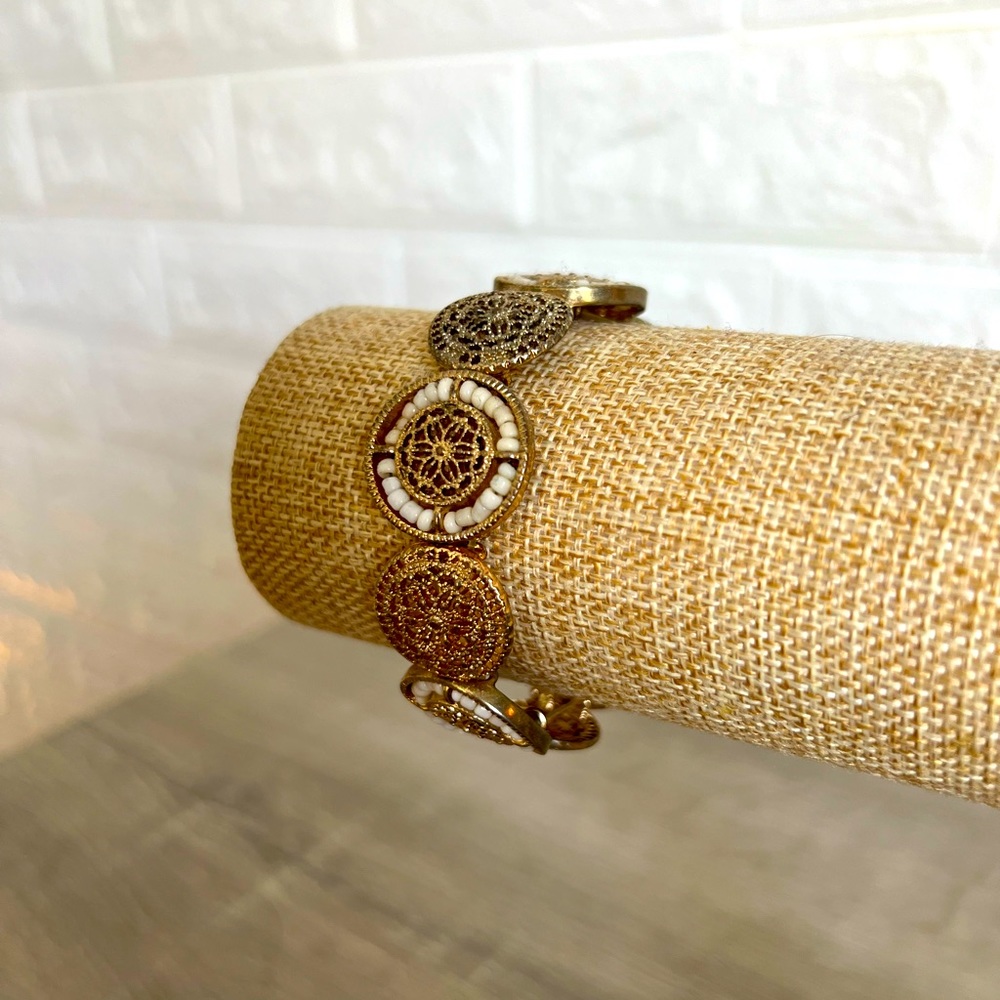 Gold and white coin elastic/stretch bracelet